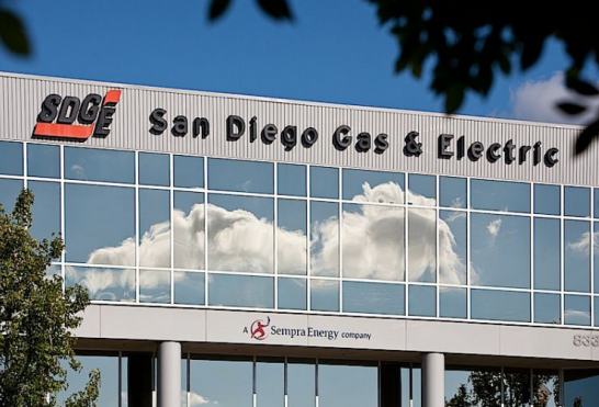 
	中國(guó)儲(chǔ)能網(wǎng)訊：加利福尼亞的主要公用事業(yè)部門(mén)在部署儲(chǔ)能系統(tǒng)方面受到加利福尼亞州AB2514法案的約束，而在該州的公用事業(yè)部門(mén)的長(zhǎng)期規(guī)劃需要考慮采用其他選擇。


	


	日前據(jù)悉，加利福尼亞州投資者擁有的公用事業(yè)公司（IOU）圣地亞哥燃?xì)馀c電力公司（SDG＆E）已與RES、AMS和Enel Green Power等公司簽約，在其服務(wù)區(qū)安裝部署總共85兆瓦/334兆瓦時(shí)的五個(gè)儲(chǔ)能項(xiàng)目