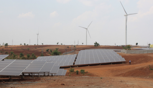 
	中國(guó)儲(chǔ)能網(wǎng)訊：日前據(jù)悉，印度的一個(gè)2.5GW混合風(fēng)力發(fā)電和太陽(yáng)能發(fā)電招標(biāo)方案指出，支持開(kāi)發(fā)商部署儲(chǔ)能設(shè)施以幫助這些項(xiàng)目的電力輸出。


	 


	通過(guò)透明招標(biāo)程序分配的計(jì)劃產(chǎn)能被印度咨詢機(jī)構(gòu)Bridge to India公司評(píng)為是印度在能源應(yīng)用中邁出的“正確的一步”