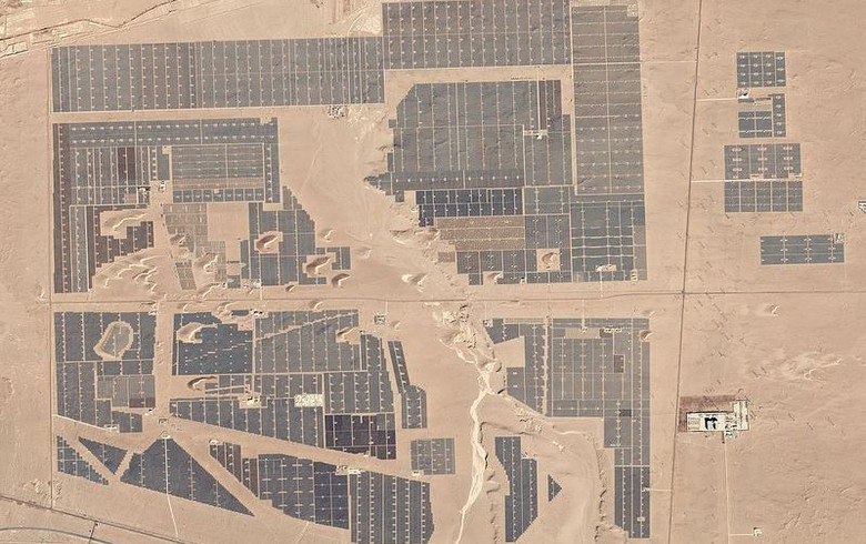 今年中國對新的太陽能容量的限制政策已導致GTM Research對其2018年裝機量的預測大約減少了20吉瓦。財經日歷資訊快遞貴金屬模擬交易貴金屬專家直播室金投網(wǎng)貴金屬行情軟件GTM對中國2018年太陽能新增容量預測下調40％GTM Research正在將其對中國的新增太陽能容量預測從48吉瓦減少到28．8吉瓦