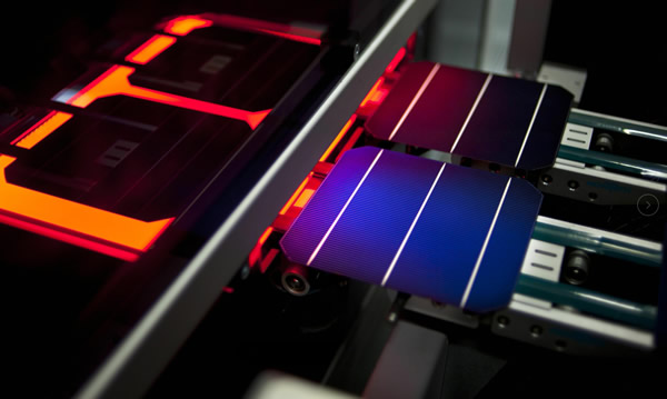                                         
	　　在6月6日光伏企業(yè)家進(jìn)京與能源局懇談后，能源局發(fā)文回應(yīng)企業(yè)訴求：抓緊發(fā)布第七批補貼目錄、推動市場化交易試點、落實配額制。

	　　有輿論認(rèn)為這已經(jīng)取得了巨大進(jìn)展，但筆者不同意這個觀點