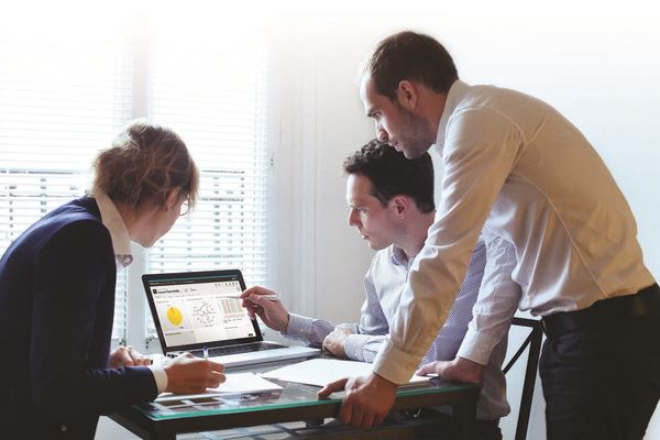 　　【中國儀表網(wǎng) 儀表新品】近日，霍尼韋爾宣布推出一款新的軟件解決方案，為管理多種過程控制網(wǎng)絡(luò)、工廠和供應(yīng)商的工業(yè)客戶提供網(wǎng)絡(luò)安全保障。隨著數(shù)字化轉(zhuǎn)型不斷加深，工業(yè)場所的互聯(lián)程度也日益提高，集成網(wǎng)絡(luò)安全變得更為關(guān)鍵