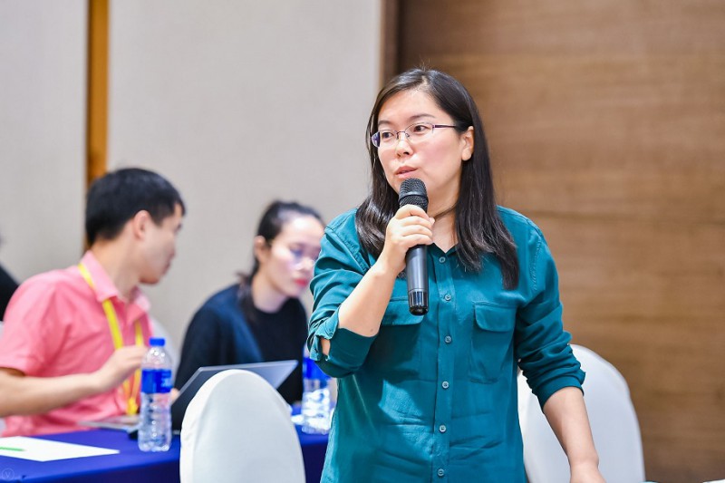 　　中材科技風電葉片股份有限公司高級工程師牟書香出席“第五屆中國風電后市場專題研討會”， 在葉片改造修復與回收利用專題論壇，分享題為“防除冰技術在葉片上的應用”的主旨演講。

中材科技風電葉片股份有限公司高級工程師牟書香女士
　　以下為發(fā)言內容：
　　牟書香：大家好，我的匯報主要分為下面幾個部分，首先我們來看一下全球的葉片覆冰的現(xiàn)狀，從全球風場裝機的情況看，歐美、北美、亞洲都存在結冰嚴重的切斷，歐洲及北美面積一半的面積左右，每年有長達一半的冬季，預測2020