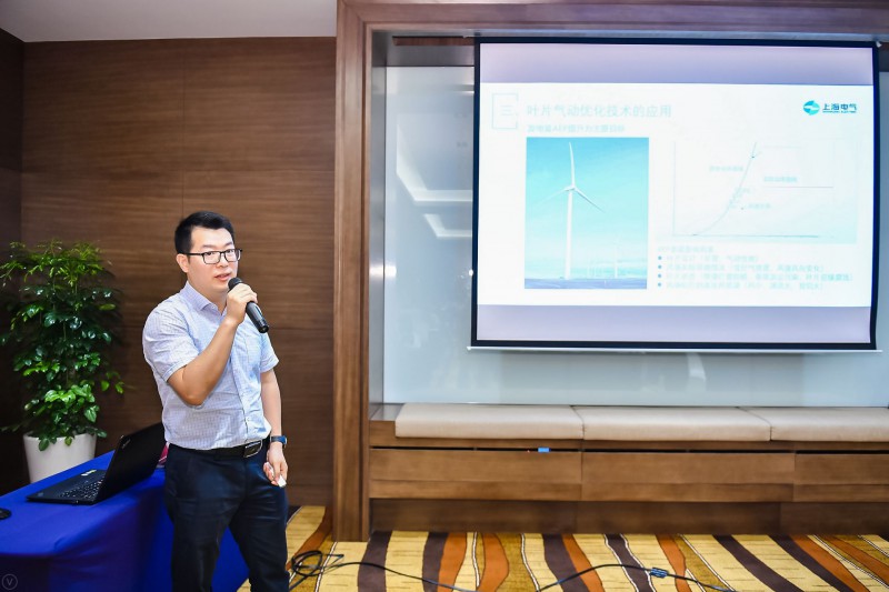 　　上海電氣風電集團有限公司工程服務分公司副總經(jīng)理 劉吉輝出席“第五屆中國風電后市場專題研討會”， 在葉片改造修復與回收利用專題論壇，分享題為“葉片氣動優(yōu)化 助力客戶收益”的主旨演講。

上海電氣風電集團有限公司工程服務分公司副總經(jīng)理 劉吉輝先生
　　以下為發(fā)言內容：
　　劉吉輝：首先謝謝秘書長，還有在位的各位大家上午好，我今天演講的題目是葉片的氣動優(yōu)化來助力客戶的收益，我們是上海電氣有十年的設計經(jīng)驗和一些設計成果，也就是說我們上海電氣集團股份有限公司從20