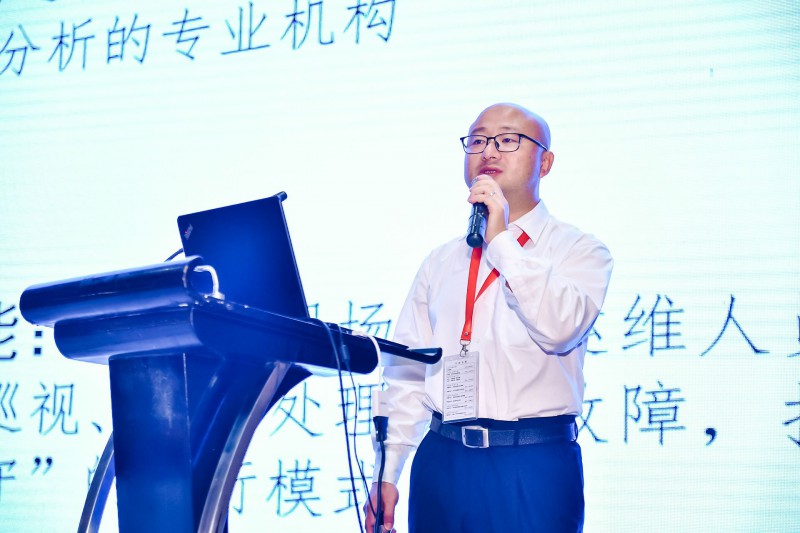 　　華能新能源股份有限公司云南分公司集控中心主任葉林出席“第五屆中國(guó)風(fēng)電后市場(chǎng)專題研討會(huì)”， 在風(fēng)電場(chǎng)運(yùn)維與安全管理專題論壇，分享題為“區(qū)域風(fēng)電場(chǎng)的集控運(yùn)行模式”的主旨演講。

華能新能源股份有限公司云南分公司集控中心主任 葉林先生
　　以下為發(fā)言內(nèi)容：
　　葉林：各位尊敬的領(lǐng)導(dǎo)、專家、同行，大家上午好！我是來(lái)自華能新能源股份有限公司云南分公司集控中心的