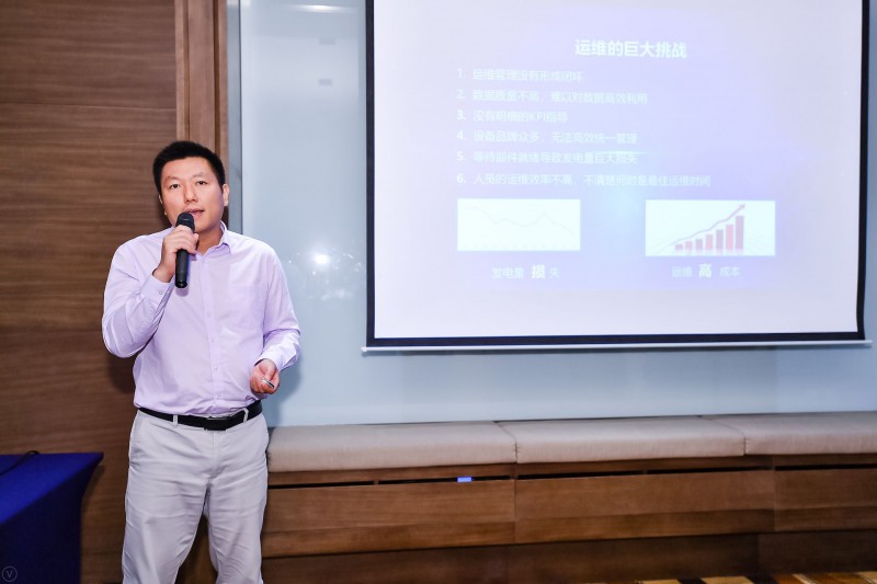 　　云智擎信息技術(shù)(北京)有限公司副總經(jīng)理王曦出席“第五屆中國(guó)風(fēng)電后市場(chǎng)專題研討會(huì)”，在風(fēng)電場(chǎng)技改與優(yōu)化專題論壇，分享題為“基于神經(jīng)網(wǎng)絡(luò)的預(yù)防性維護(hù)策略實(shí)踐”的主旨演講。

云智擎信息技術(shù)(北京)有限公司副總經(jīng)理 王曦先生
　　以下為發(fā)言內(nèi)容：
　　王曦：我們是跟之前所有的演講嘉賓的公司不一樣，我們是純第三方做數(shù)據(jù)分析，工業(yè)大數(shù)據(jù)平臺(tái)獨(dú)立開(kāi)發(fā)的一個(gè)廠商，風(fēng)電行業(yè)其實(shí)覺(jué)得也是蠻有淵源的，風(fēng)電行業(yè)的合作來(lái)講2014年就開(kāi)始了，最近三四年的時(shí)間公司也比較大的投入做