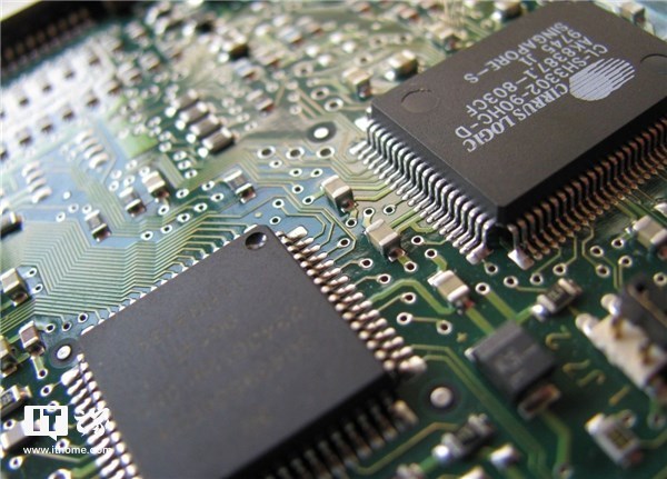 
                    
	6月14日消息 臺灣媒體《電子時(shí)報(bào)》援引自美國半導(dǎo)體行業(yè)協(xié)會(huì)（SIA）數(shù)據(jù)報(bào)道稱，2018年4月全球半導(dǎo)體銷售額達(dá)376億美元，較去年的總計(jì)313億美元同比增長20.2%，比上月的371億美元增長1.4%。


	


	 


	


	從地區(qū)角度來看，美洲地區(qū)（34.1%），中國（22.1%），歐洲（21.4%），日本（14.6%）和亞太地區(qū)及其他地區(qū)（10.2%）的銷售額都出現(xiàn)了同比增長