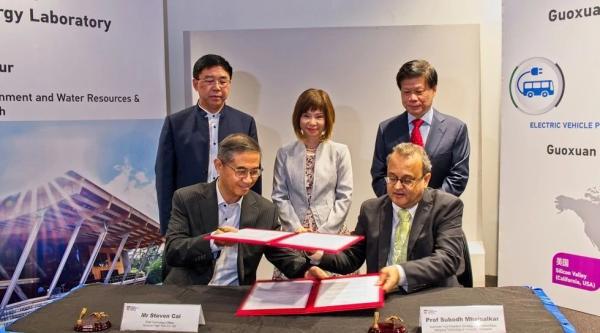 
	中國(guó)儲(chǔ)能網(wǎng)訊：新加坡南洋理工大學(xué)(新加坡南大)和中國(guó)領(lǐng)先的電池制造商國(guó)軒高科動(dòng)力能源有限公司（國(guó)軒）合作開(kāi)發(fā)電動(dòng)汽車(chē)的創(chuàng)新儲(chǔ)能技術(shù)。



	在現(xiàn)有合作的基礎(chǔ)上，南大和國(guó)軒正在簽署一項(xiàng)開(kāi)發(fā)新技術(shù)的協(xié)議，該技術(shù)用于克服與電池有關(guān)的挑戰(zhàn)，包括電池有限的充電周期，以及與各種可再生能源的集成