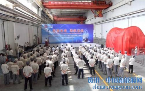                                                                                                                                                                     
	　　6月17日，由中車永濟電機公司自主研制的7.6MW海上半直驅永磁同步風力發(fā)電機成功下線，這也是目前我國功率最大的海上半直驅永磁風力發(fā)電機，獲得了北京鑒衡認證中心認證證書，技術