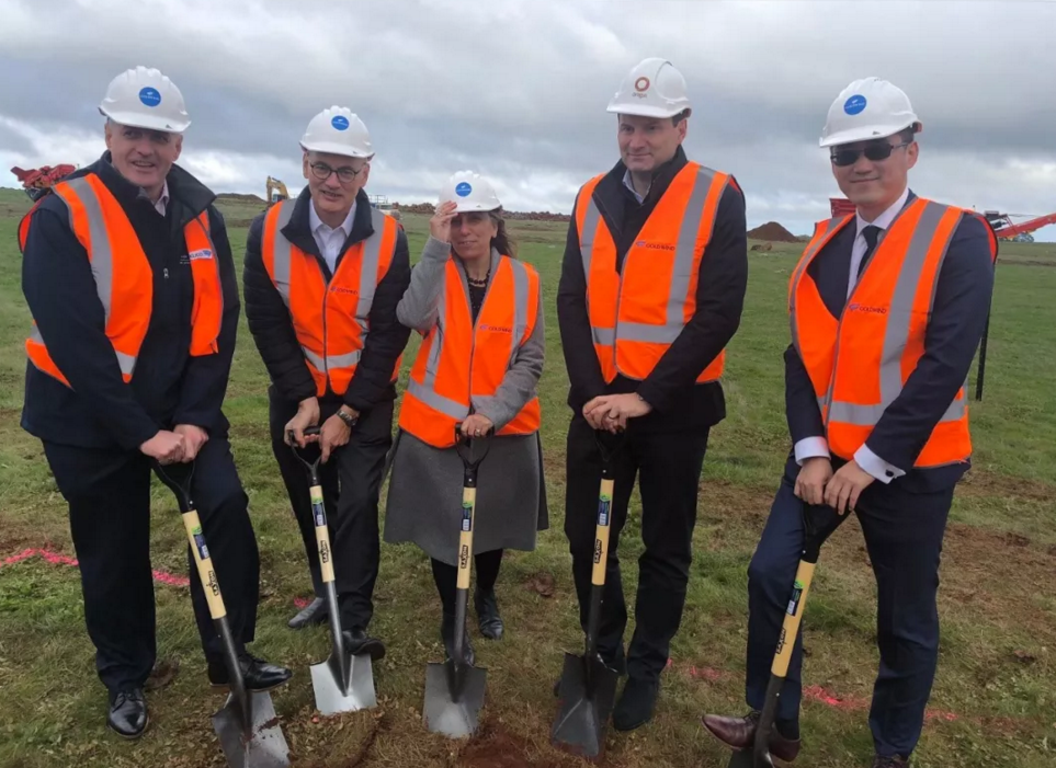                        （2018年6月14日-澳洲）新疆金風科技股份有限公司（“金風科技”；深圳交易所：002202；香港聯(lián)交所：2208）旗下最大風電場Stockyard Hill Wind Farm舉行開工儀式。澳大利亞維多利亞州州長Daniel Andrews、維多利亞州環(huán)境及能源部部長Hon Lily D’Ambrosio、Origin Energy公司CEO Frank Calabria及眾多項目合作伙伴和國際金融機構出席奠基儀式