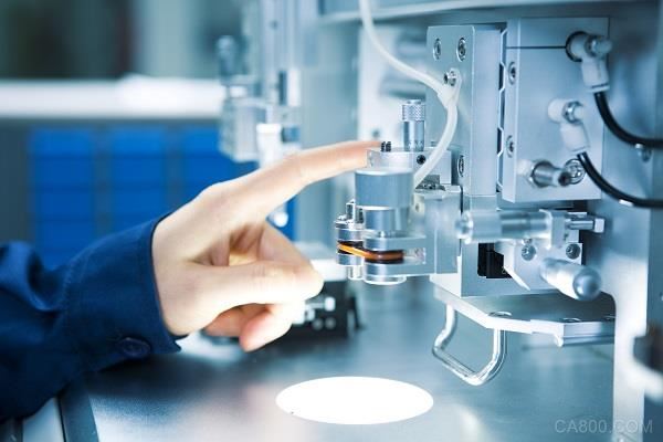 
                    
	原標(biāo)題：上海38個(gè)工科專(zhuān)業(yè)通過(guò)認(rèn)證 中國(guó)“未來(lái)工程師”獲“國(guó)際通行證”


	


	


	    


	來(lái)源/視覺(jué)中國(guó)


	


	  昨日，教育部官網(wǎng)發(fā)布我國(guó)工程教育專(zhuān)業(yè)認(rèn)證名單。截至2017年底，教育部高等教育教學(xué)評(píng)估中心和中國(guó)工程教育專(zhuān)業(yè)認(rèn)證協(xié)會(huì)共認(rèn)證了全國(guó)198所高校的846個(gè)工科專(zhuān)業(yè)