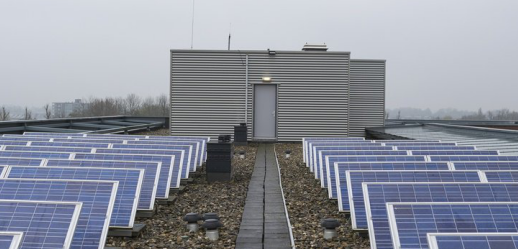 
	中國儲能網(wǎng)訊：據(jù)媒體報道，Vista能源公司計劃在德克薩斯一個太陽能發(fā)電場開發(fā)部署一個10MW/42MWh鋰離子電池儲能系統(tǒng)，這將是迄今為止該州規(guī)模最大的一個儲能項目。


	



	這個電池儲能系統(tǒng)將在Upton 2太陽能發(fā)電場建造，該太陽能發(fā)電場在高峰時段可生產(chǎn)高達200兆瓦的電力