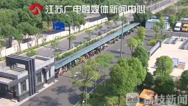 
	中國儲能網(wǎng)訊：適應低碳經(jīng)濟、綠色環(huán)保的發(fā)展趨勢，新能源車棚開始出現(xiàn)在我們身邊。最近，集