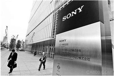 
                    
	白宮在美國(guó)時(shí)間周一（3月12日）下午發(fā)出聲明表示，美國(guó)總統(tǒng)特朗普發(fā)布命令：以國(guó)家安全為由，禁止博通（Broadcom）按原計(jì)劃收購(gòu)高通（Qualcomm）。該命令稱，禁止高通和博通任何“本質(zhì)上等同于”并購(gòu)交易的計(jì)劃