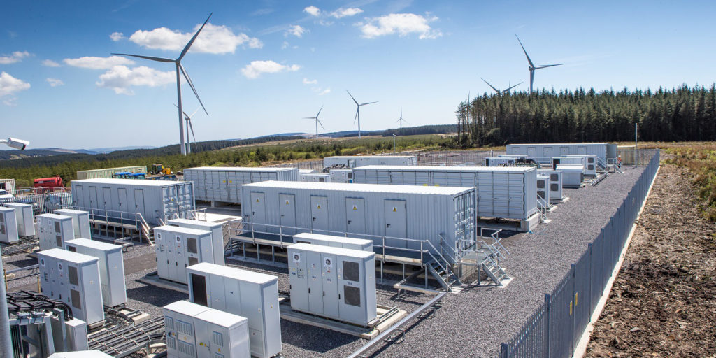 
	中國儲(chǔ)能網(wǎng)訊：Belectric在英國和德國的三座大型二手儲(chǔ)能工廠最近投入運(yùn)營。這些儲(chǔ)能系統(tǒng)的總?cè)萘砍^40兆瓦，將用于提供諸如初級(jí)控制電源等電網(wǎng)服務(wù)