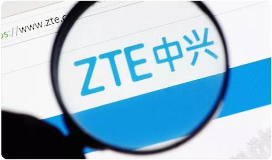 
                    
	  6月12日，美國(guó)商務(wù)部網(wǎng)站掛出了中興解禁協(xié)議的具體內(nèi)容：包括支付10億美金罰款和4億美金保證金，在30天內(nèi)更換全部董事會(huì)成員以及聘請(qǐng)美國(guó)商務(wù)部挑選的合規(guī)團(tuán)隊(duì)對(duì)企業(yè)進(jìn)行為期10年監(jiān)督等。對(duì)于中興來(lái)說(shuō)：和解方案的14億美金，加上去年支付的8.92億美元罰金，光是罰款就有22.92億美金，接近中興通訊2017年凈利潤(rùn)的3倍
