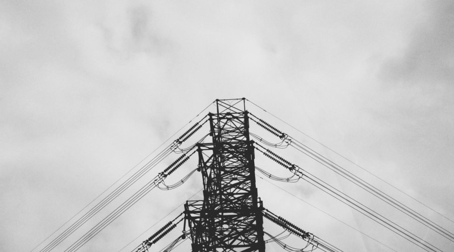 　　【中國儀表網(wǎng) 儀表標(biāo)準(zhǔn)】日前，天津市發(fā)布《火電廠大氣污染物排放標(biāo)準(zhǔn)》(DB12/810—2018)，并將于今年7月1日起正式實施，這是天津市首次發(fā)布實施火電廠大氣污染物排放的地方標(biāo)準(zhǔn)。  　　《火電廠大氣污染物排放標(biāo)準(zhǔn)》規(guī)定了火電廠大氣污染物排放控制要求、監(jiān)測要求及標(biāo)準(zhǔn)的實施與監(jiān)督要求，主要適用于天津市轄區(qū)內(nèi)火電廠的大氣污染物排放管理，以及建設(shè)項目的環(huán)境影響評價、環(huán)境保護(hù)工程設(shè)計、排污許可證核發(fā)、竣工環(huán)境保護(hù)驗收及其投產(chǎn)后的大氣污染物排放管理等，不適用于各種容量的以生活