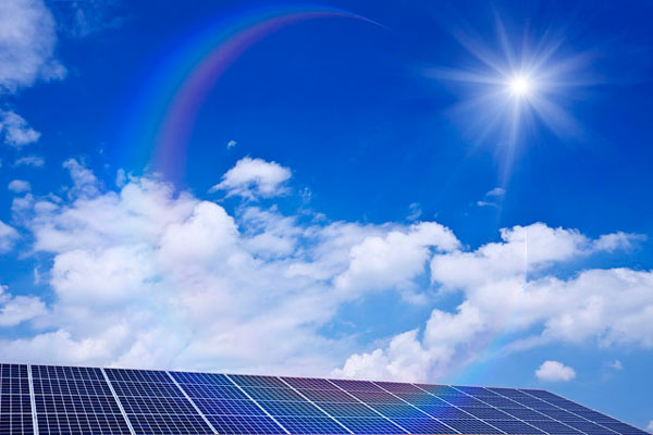 每一年的六月份常常是光伏行業(yè)最熱鬧的時(shí)候，而2018年六月份的熱鬧卻不同以往。自“531”新政發(fā)布以來(lái)，光伏市場(chǎng)動(dòng)蕩不安