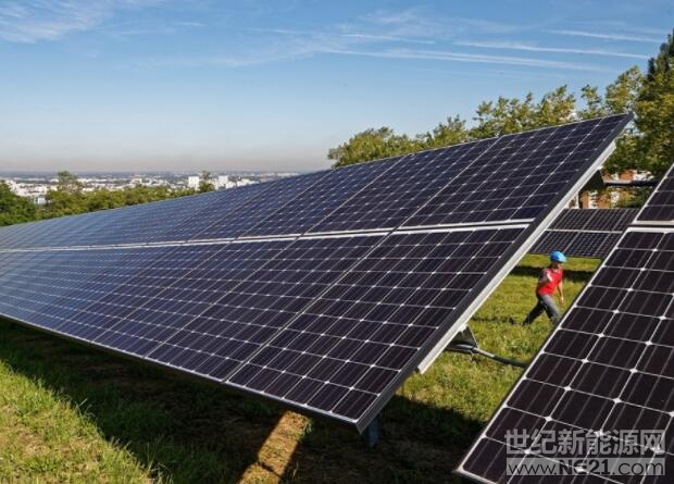 全球太陽(yáng)能光伏發(fā)電系統(tǒng)安裝量在短短幾年內(nèi)快速增加，但太陽(yáng)能板有其壽命，年限一到將會(huì)產(chǎn)生數(shù)以萬(wàn)噸的退役潮。如何妥善回收太陽(yáng)能板將會(huì)是各國(guó)大挑戰(zhàn)，因此為解決難題，法國(guó)環(huán)保公司Veolia在當(dāng)?shù)卮蛟鞖W洲第一座太陽(yáng)能板的專門回收廠