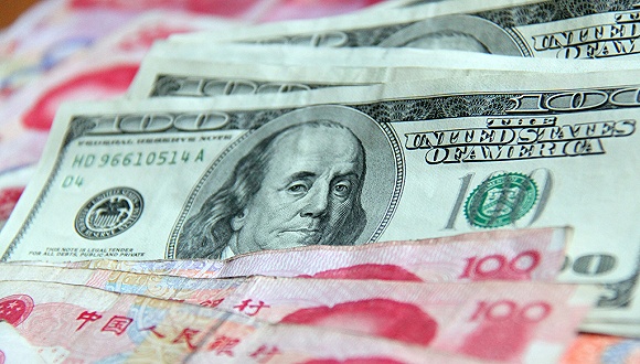 
                    
	【評(píng)論】人民幣貶值會(huì)失控嗎？


	從實(shí)體經(jīng)濟(jì)發(fā)展角度考慮，在特朗普關(guān)稅正式實(shí)施前人民幣匯率適當(dāng)?shù)馁H值是必要的。


	作者：王有鑫


	


	 


	


	圖片來(lái)源：視覺(jué)中國(guó)


	文/中國(guó)銀行(3.560, -0.06, -1.66%)國(guó)際金融研究所研究員 王有鑫 


	


	“外匯歷來(lái)是非常敏感的市場(chǎng)，誰(shuí)也不能準(zhǔn)確預(yù)期