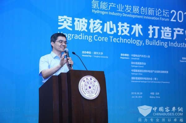 
	中國儲能網(wǎng)：為進一步探討氫能在交通方面的發(fā)展，建立產業(yè)化應用的生態(tài)體系，尋求其在交通、電力等領域的應用與商業(yè)模式，清華大學、中國電動汽車百人會與國際氫能委員會于2018年6月28日在清華大學舉辦“氫能產業(yè)創(chuàng)新發(fā)展論壇”，邀請了來自國內外政府與相關部門的領導、氫能產業(yè)研究的專家學者以及汽車、能源、等領域的企業(yè)代表就以上相關問題進行了深入交流。


	


	中國科學院院士、清華大學教授歐陽明高發(fā)表《清華新能源汽車動力系統(tǒng)研究進展》報告，內容實錄如下：


	尊敬的萬主席、徐部長，陳理事長，各位嘉賓，大家