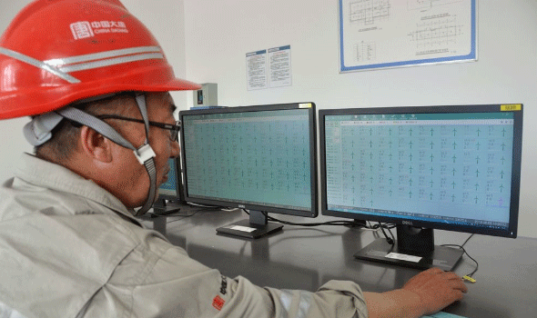 座落在紅寺堡弘德工業(yè)園區(qū)的寧夏大唐國(guó)際紅寺堡新能源有限責(zé)任公司，主要負(fù)責(zé)吳忠市紅寺堡區(qū)風(fēng)力、光伏項(xiàng)目的開發(fā)建設(shè)和運(yùn)行管理。
6月5日，午飯時(shí)間，位于紅寺堡區(qū)新莊集鄉(xiāng)的大唐集團(tuán)公司寧夏分公司新能源事業(yè)部紅寺堡場(chǎng)站樓內(nèi)寂靜無聲，沒有往日飯點(diǎn)的言語嘈雜