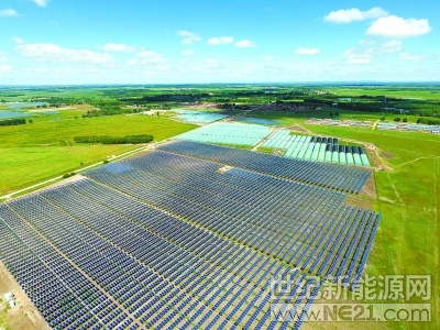 每有客人到訪，河北張北小二臺(tái)鎮(zhèn)德勝村村支書葉潤(rùn)兵最津津樂道的還是村里“鐵桿莊稼”的收成，因?yàn)樗屵^去“干一年只夠過個(gè)年”的村民如今手里有了余錢。

葉潤(rùn)兵所說的“鐵桿莊稼”是指村里的光伏發(fā)電