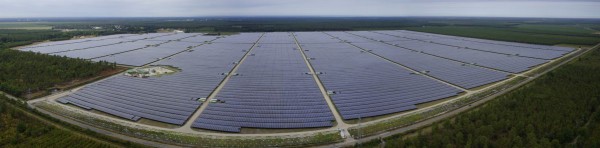 歐洲第一座吉瓦級(jí)大小的光伏電站可能建在約有1800公頃農(nóng)業(yè)用地上，分布在Allons，Boussès，Sauméjan和Pompogne四個(gè)法國(guó)南部城市。



法國(guó)咨詢公司Eco Solution Energie表示，目前有五個(gè)開發(fā)商對(duì)該項(xiàng)目建設(shè)感興趣：法國(guó)能源巨頭Engie和Total（其愛爾蘭子公司Amarenco），法國(guó)太陽能項(xiàng)目開發(fā)商N(yùn)eoen，Reden Solar和Valeco