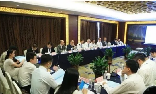 　　就在昨天，國(guó)家發(fā)展改革委、商務(wù)部發(fā)布了《外商投資準(zhǔn)入特別管理措施(負(fù)面清單)(2018年版)》(以下簡(jiǎn)稱(chēng)2018年版負(fù)面清單)。涉及金融、交通運(yùn)輸、商貿(mào)流通、專(zhuān)業(yè)服務(wù)、制造、基礎(chǔ)設(shè)施、能源、資源、農(nóng)業(yè)等各領(lǐng)域，共22項(xiàng)開(kāi)放措施