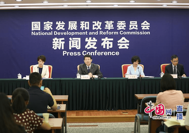 
	中國(guó)儲(chǔ)能網(wǎng)訊：國(guó)家發(fā)展改革委定于2018年7月2日(周一)上午10:00，在中配樓三層大會(huì)議室召開專題新聞發(fā)布會(huì)，我委相關(guān)司局負(fù)責(zé)同志出席，介紹“創(chuàng)新和完善促進(jìn)綠色發(fā)展價(jià)格機(jī)制”有關(guān)工作情況并回答記者提問(wèn)。


	 





	價(jià)格司司長(zhǎng)岳修虎解讀加大峰谷電價(jià)的實(shí)施力度 : 



	加大峰谷電價(jià)的實(shí)施力度