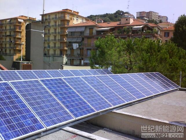  歐盟理事會、議會和委員會正在重新談判歐盟現(xiàn)行的可再生能源指令（指令2009/28／EC），對自我消耗光伏收費的規(guī)定可能將會有改變。



意大利的一個住宅光伏系統(tǒng)

與會者上周三同意，取消針對自我消費和直接線路連接的歧視性收費和阻礙性監(jiān)管框架