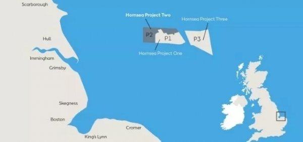                                         
	　　最近，西門子歌美颯和海上風(fēng)電巨頭Ørsted簽訂了歷史上最大單筆風(fēng)力發(fā)電機(jī)供應(yīng)和服務(wù)合同，將為后者開發(fā)的世界上最大海上風(fēng)電項(xiàng)目Hornsea Project Two提供165臺8MW直驅(qū)型海上風(fēng)機(jī)。

	

	　　為按時完成這筆大訂單，西門子歌美颯計劃在德國Cuxhaven工廠生產(chǎn)全部機(jī)艙，在英國赫爾工廠生產(chǎn)大部分葉片，并進(jìn)行風(fēng)機(jī)預(yù)組裝，塔架部分預(yù)計由英國供應(yīng)商提供