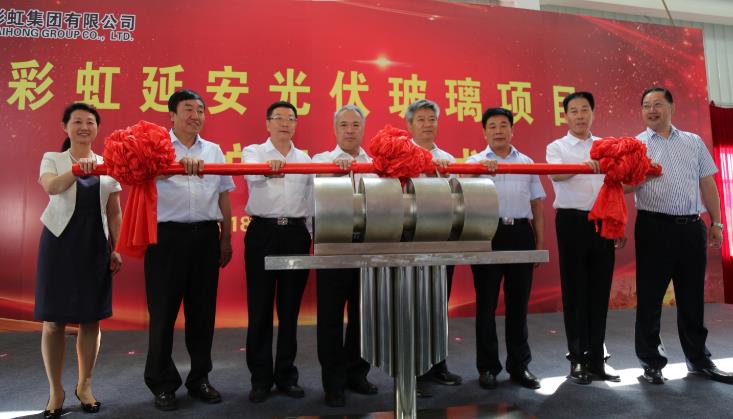 用“一夜之間，天翻地覆”來形容531前后的中國光伏產(chǎn)業(yè)，一點兒都不過分。在經(jīng)過2017年全國新增光伏裝機總額53．06GW和高達53．62％增速的刺激下，整個光伏圈都有些熏熏然，對2018年的國內(nèi)市場抱持了某種“雄心萬丈”的想象，而緊接下來的2018年第一季度裝機數(shù)據(jù)也的確沒有辜負大家的努力：新增裝機9．65GW，同比增長22％，尤其分布式光伏獲得長足發(fā)展，占到第一季度裝機總量的80％，對于下半年的分布式市場，人人摩拳擦掌……然而所有的這一切在531之后，全都戛然而止