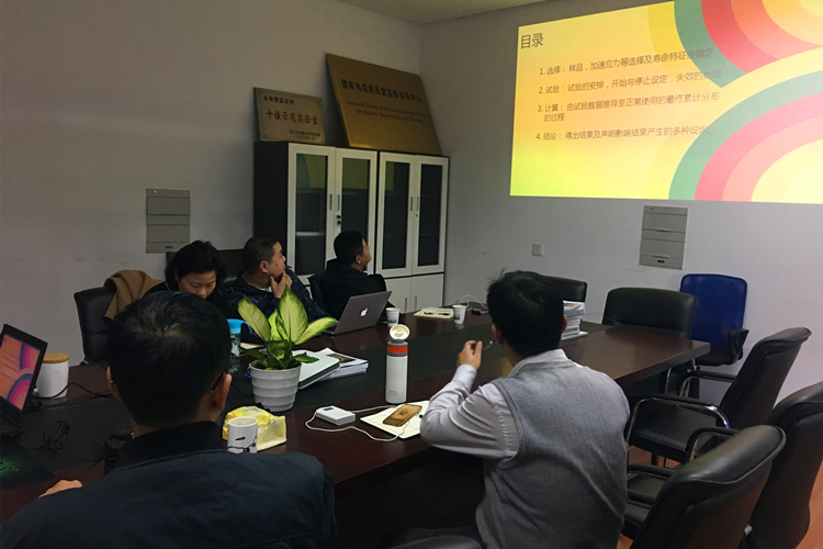 　　【中國(guó)儀表網(wǎng) 儀表產(chǎn)業(yè)】近日，浙江省計(jì)量院專(zhuān)業(yè)技術(shù)人員開(kāi)展調(diào)研交流，進(jìn)一步完善電能計(jì)量產(chǎn)品可靠性試驗(yàn)評(píng)估與分析研究方案，提升全省電能計(jì)量產(chǎn)品競(jìng)爭(zhēng)力。  　　智能電能計(jì)量產(chǎn)品是智能電網(wǎng)中的重要計(jì)量器具，在用電信息采集、貿(mào)易結(jié)算等方面發(fā)揮了重要作用