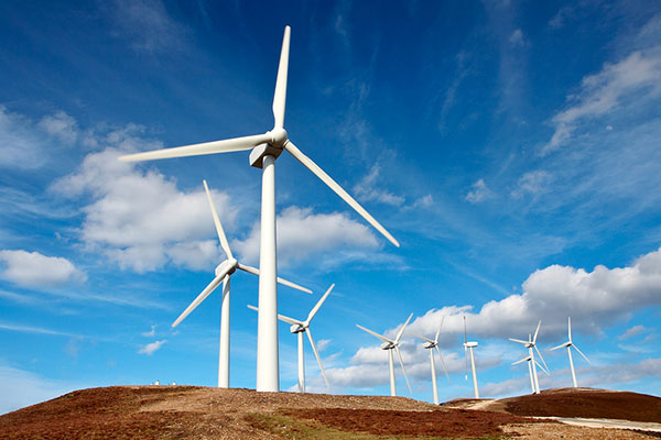                                         
	　　據(jù)埃及媒體Ahramonline報道稱，斥資6.25億美元投建的埃及最大風(fēng)力發(fā)電場落成，即將全面投產(chǎn)。

	

	　　據(jù)介紹，該風(fēng)電場總裝機(jī)容量為580兆瓦(MW)，建成成本為120億埃鎊(6.25億美元)，位于紅海省Gabal El-Zeit地區(qū)，共配有300臺風(fēng)力渦輪機(jī)，這也是世界上大型風(fēng)電場之一