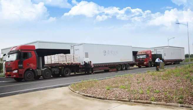 
	中國儲能網(wǎng)訊：“陽光電源在儲能調(diào)頻市場經(jīng)驗非常豐富，早在2011年就承建了國內(nèi)規(guī)模最大的MW級電網(wǎng)調(diào)頻項目，提供的高度集成一體化儲能系統(tǒng)解決方案和經(jīng)濟便捷一站式售后服務(wù)在我們業(yè)內(nèi)口碑極佳，這次很高興與陽光合作?！鄙轿麟姀S負責(zé)人對陽光電源儲能給予高度評價