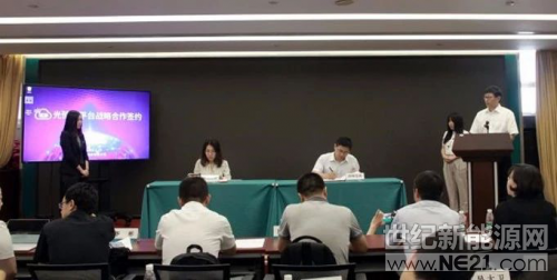 為促進(jìn)儲(chǔ)能在電力行業(yè)的應(yīng)用，推進(jìn)能源生產(chǎn)和消費(fèi)革命，構(gòu)建清潔低碳、安全高效的能源體系。6月29日，在北京舉辦的國(guó)網(wǎng)電商光儲(chǔ)云平臺(tái)發(fā)布及研討會(huì)上，古瑞瓦特與國(guó)網(wǎng)電商平臺(tái)簽署了戰(zhàn)略合作協(xié)議，雙方將發(fā)揮各自行業(yè)領(lǐng)域優(yōu)勢(shì)，在光伏、儲(chǔ)能、綜合能源服務(wù)等領(lǐng)域展開(kāi)戰(zhàn)略合作,共同布局光儲(chǔ)產(chǎn)業(yè)的數(shù)字化，實(shí)現(xiàn)生態(tài)的開(kāi)放、共建、共贏(yíng)