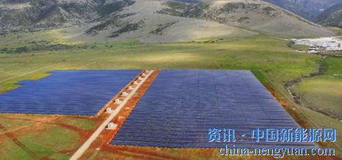                                                                                                                                                                     
	　　在這個(gè)世界上，沒(méi)有哪一個(gè)國(guó)家發(fā)展光伏能夠回避使用補(bǔ)貼這一方法。中國(guó)是這樣，被譽(yù)為新能源發(fā)展標(biāo)桿的德國(guó)是這樣，遠(yuǎn)離歐洲大陸的英國(guó)也是這樣