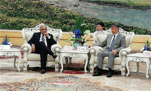 　　多米尼加共和國與中國今年5月1日建交后的第一個重大的合作項目、也是該國有史以來最大的電力項目——蒙桑尼爾天然氣火力發(fā)電廠一體化項目簽約儀式，2018年7月5日在北京人民大會堂舉行。 　　中國國際貿(mào)易促進委員會副會長陳洲出席簽約儀式并致辭