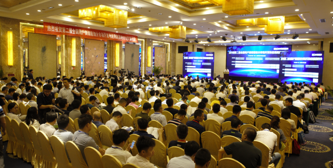 
	中國儲能網(wǎng)訊：7月8日，第二屆全國用戶側(cè)儲能細(xì)分市場開發(fā)與應(yīng)用高層研討會在南京召開。


	 



	大會現(xiàn)場


	本次會議由國網(wǎng)江蘇省電力公司、江蘇省電機(jī)工程學(xué)會、全國微電網(wǎng)與分布式電源并網(wǎng)標(biāo)準(zhǔn)化技術(shù)委員會、中國能源建設(shè)集團(tuán)江蘇省電力設(shè)計(jì)院有限公司、中國科學(xué)院電工研究所儲能技術(shù)組、中國化學(xué)與物理電源行業(yè)協(xié)會儲能應(yīng)用分會以及深圳市科陸電子科技股份有限公司、浙江南都電源動力股份有限公司、北控智慧能源投資有限公司、廈門科華恒盛股份有限公司、惠州億緯鋰能股份有限公司、廣東猛獅新能源科技股份有限公司、浙江