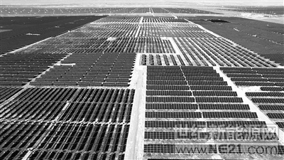 

百兆瓦國家級太陽能發(fā)電實證基地。韓晉 攝



龍羊峽水光互補光伏電站