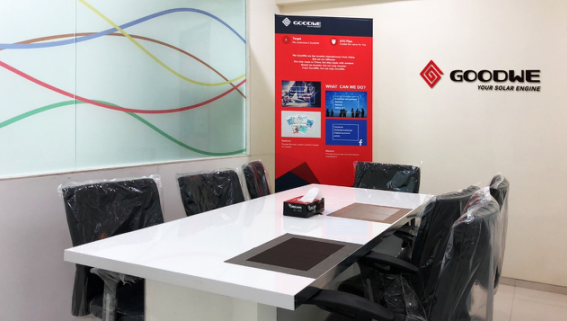 
	


	中國儲能網(wǎng)訊：印度一直是固德威全球化戰(zhàn)略版圖的重要部分，作為較早進(jìn)入印度市場的國內(nèi)光伏逆變器廠商之一，固德威在印度擁有良好的口碑和客戶基礎(chǔ)，并且與本土安裝商建立了長期友好合作關(guān)系。近日，固德威繼續(xù)在印度市場發(fā)力，在孟買最新成立了辦公室作為客戶服務(wù)中心，吸納大批本地精英加盟，加強(qiáng)業(yè)務(wù)拓展和技術(shù)服務(wù)能力，維護(hù)良好口碑，穩(wěn)固在印領(lǐng)先優(yōu)勢