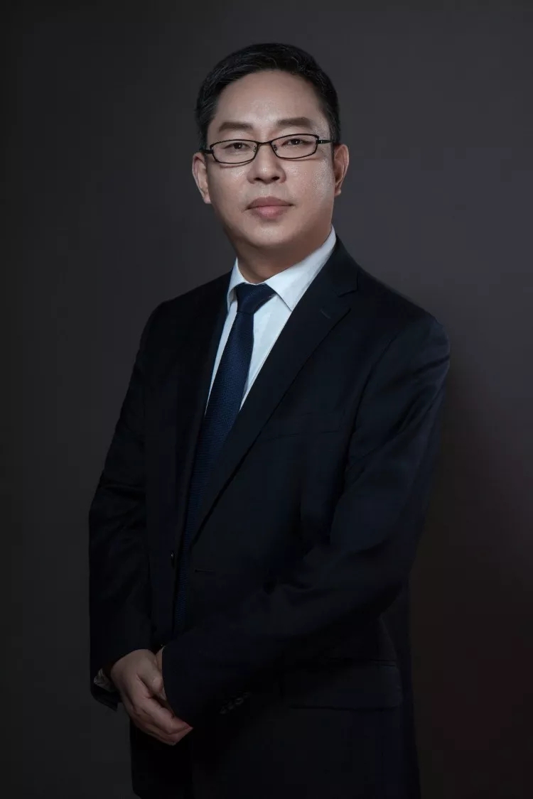  　　在王滿昌看來，現(xiàn)階段，我國海上風(fēng)電已經(jīng)基本具備規(guī)?；_發(fā)的條件，但在此過程中業(yè)界仍需堅持積極穩(wěn)妥的原則，通過創(chuàng)新不斷夯實(shí)海上風(fēng)電項目全流程技術(shù)能力，為今后大規(guī)模開發(fā)打下堅實(shí)基礎(chǔ)。他表示，中國海裝將保持一貫的開放姿態(tài)，愿與同行加強(qiáng)交流，共同推動行業(yè)進(jìn)步