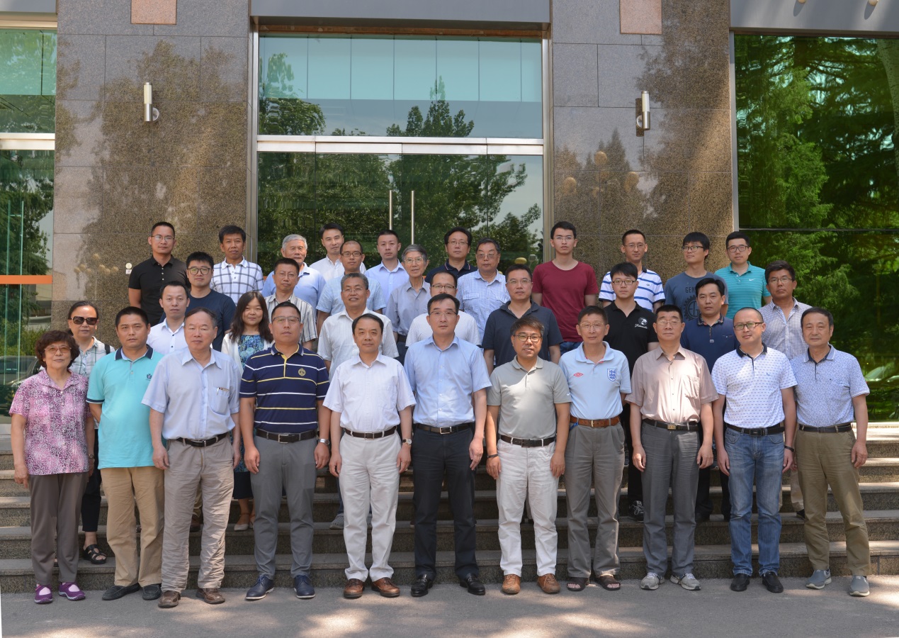 　　【中國儀表網(wǎng) 儀表會(huì)議】6月27日，江門中微子實(shí)驗(yàn)中心探測(cè)器第三次深化設(shè)計(jì)工作會(huì)在中科院高能物理研究所召開。會(huì)議由中心探測(cè)器負(fù)責(zé)人、高能所衡月昆研究員主持