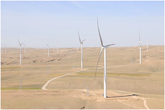                        2018年嘉澤新能與金風(fēng)科技的EPC合作邁入了第8個年頭，雙方在合作中始終堅持模式創(chuàng)新、優(yōu)勢互補，以開放的合作心態(tài)實現(xiàn)雙方共贏。2017年，雙方共同合作推進的項目有嘉澤第三風(fēng)電場、嘉澤第四風(fēng)電場和智能微網(wǎng)項目，項目均取得了階段性成果，其中繼2016年嘉澤第三風(fēng)電場項目榮獲“四星級現(xiàn)場”評價后，2017年嘉澤第四風(fēng)電場項目又榮獲“五星級現(xiàn)場”評價，該榮譽是金風(fēng)產(chǎn)品綜合水平的見證，也是雙方合作不斷提升的一個縮影