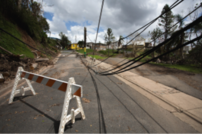 
	中國儲能網(wǎng)訊：美國的波多黎各政府部門致力于兌現(xiàn)其重建微電網(wǎng)的承諾，日前發(fā)布了可以無限期地獨(dú)立于電網(wǎng)運(yùn)行的五個工業(yè)微電網(wǎng)的征求建議。



	


	遭遇颶風(fēng)瑪麗亞災(zāi)難之后的波多黎各的電力線路


	波多黎各島在2017年9月遭遇颶風(fēng)瑪麗亞的襲擊，其電網(wǎng)和基礎(chǔ)設(shè)施幾乎完全損壞，其最新舉措是建設(shè)各自獨(dú)立的微電網(wǎng)