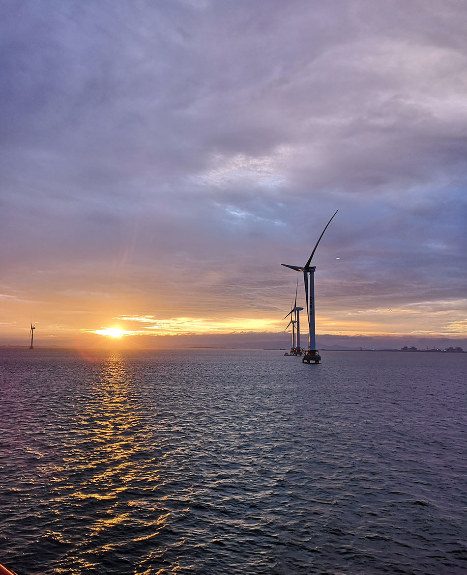                        7月13日，來自三峽福建福清興化灣海上試驗風(fēng)場的最新數(shù)據(jù)顯示，在過去的四周，明陽智能MySE5.5/7.0MW機(jī)組在三峽福建福清興化灣海上試驗風(fēng)場各項指標(biāo)搶眼。剔除機(jī)組型式測試操作28小時，機(jī)組保持了零故障運(yùn)行，運(yùn)行可利用率高達(dá)100%