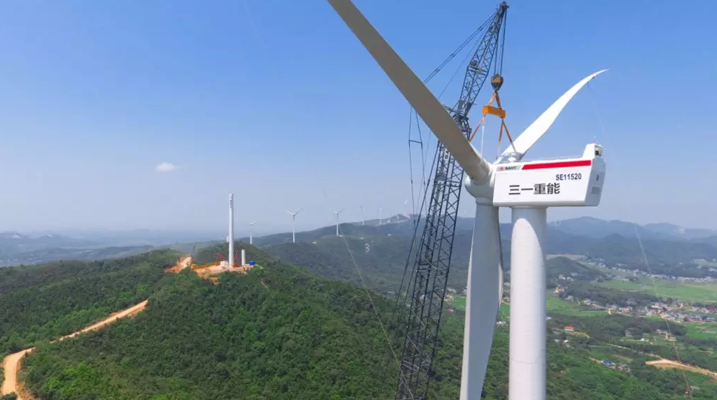                        風(fēng)電是目前清潔能源行業(yè)中技術(shù)最成熟、經(jīng)濟(jì)性最高、最具發(fā)展?jié)摿η一緦?shí)現(xiàn)商業(yè)化的可再生能源技術(shù)之一。截至2017年底，中國累計(jì)風(fēng)電裝機(jī)容量達(dá)到188GW，占到全球裝機(jī)的35%，單從數(shù)量上來看，中國顯然已經(jīng)成為全球最大的風(fēng)電市場