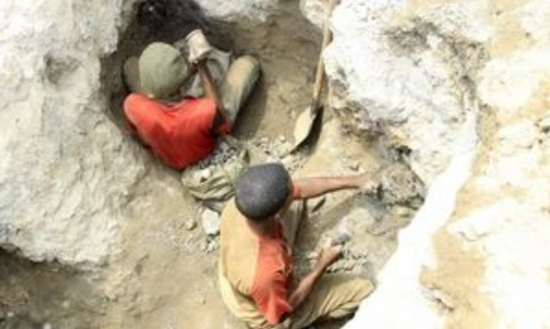 
	中國儲能網(wǎng)訊：據(jù)外媒報道，日本松下電器產(chǎn)業(yè)株式會社一名高管表示，為降低成本，該公司計劃在未來2-3年將量產(chǎn)車用電池的鈷含量減半。


	松下汽車業(yè)務(wù)負責人Yoshio Ito在一次媒體圓桌會議上稱，該公司已研發(fā)出了該類電池，但在量產(chǎn)之前需要進行各種評估