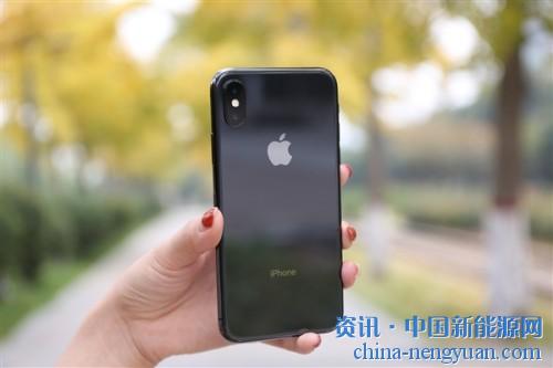                                                                                                                                                                     
	　　對于蘋果來說，他們一直都在用實際行動來凸顯對社會的責(zé)任。

	　　現(xiàn)在，蘋果中國宣布，將在中國推出一項價值3億美元的投資基金，旨在將蘋果供應(yīng)商與可再生能源聯(lián)系起來，從而降低對