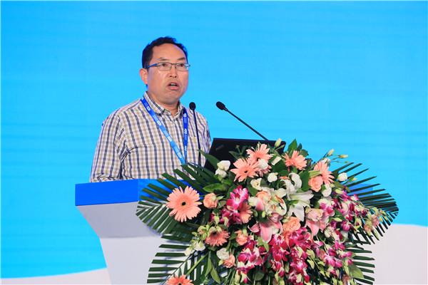 
	中國儲能網(wǎng)訊：當前，電動汽車已經(jīng)成為全球汽車產(chǎn)業(yè)發(fā)展的戰(zhàn)略方向，動力電池的進步成就了今天的電動汽車，也決定著未來電動汽車市場化的步伐。如何推動動力電池與其他環(huán)節(jié)的協(xié)調(diào)配合將直接影響動力電池，乃至新能源汽車的下一步發(fā)展前景